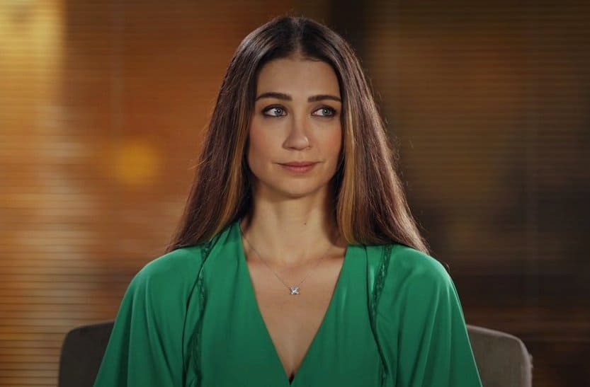 Ceren Benderlioğlu as Ömür in Eşkiya Dünyaya Rune Olmaz (Bandista or The Great Family)