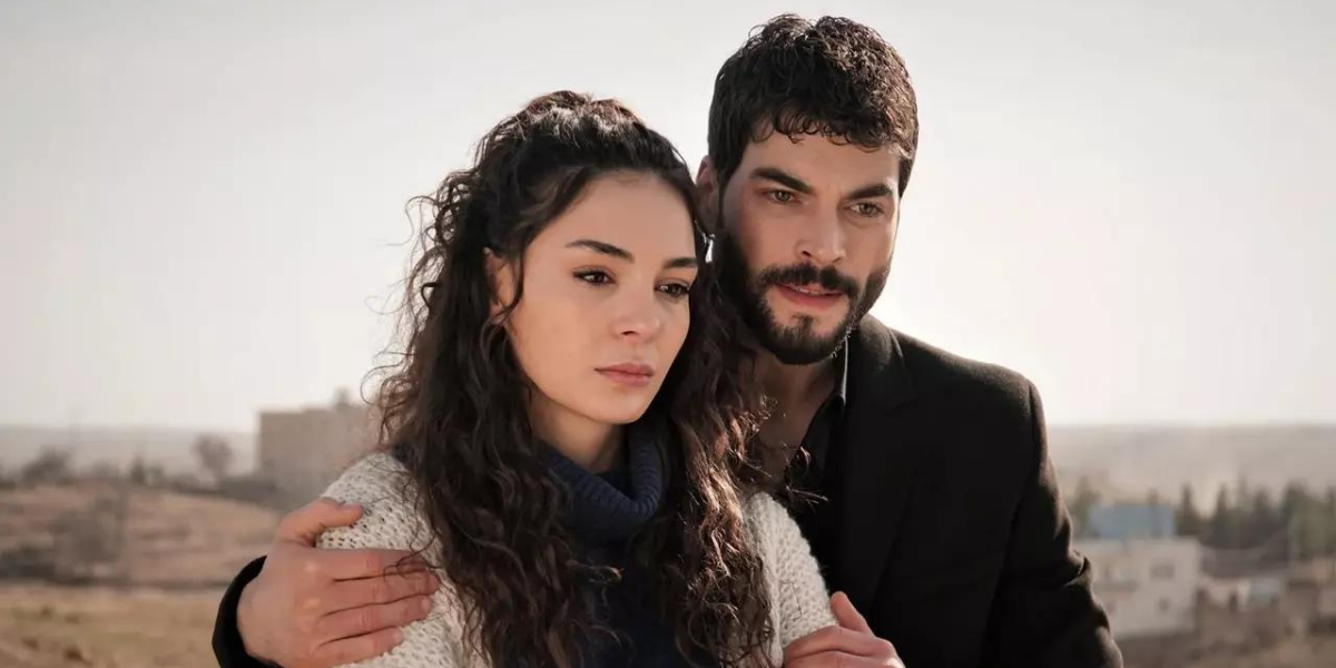 Ebru Şahin, Akınözü’nün annesinin cenazesine katılmadı 2 Ebru Şahin Akın Akınözü’nün Annesinin Cenazesine Neden Katılmadı
