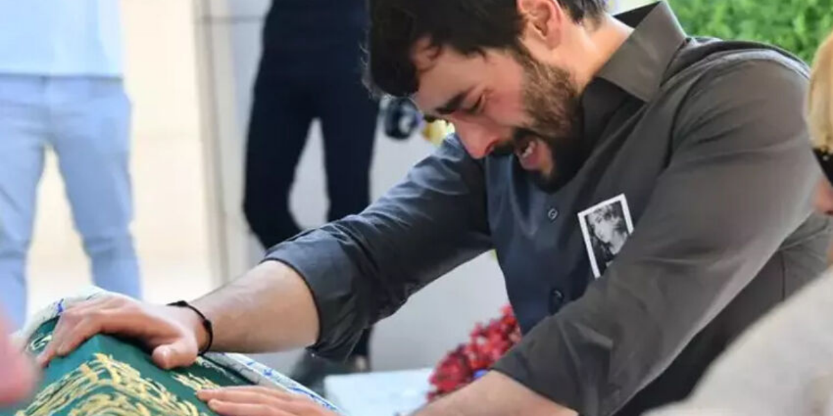 Ebru Şahin, Akınözü’nün annesinin cenazesine katılmadı 6 Gözyaşlarını Tutamadı Ayakta Zor Durdu